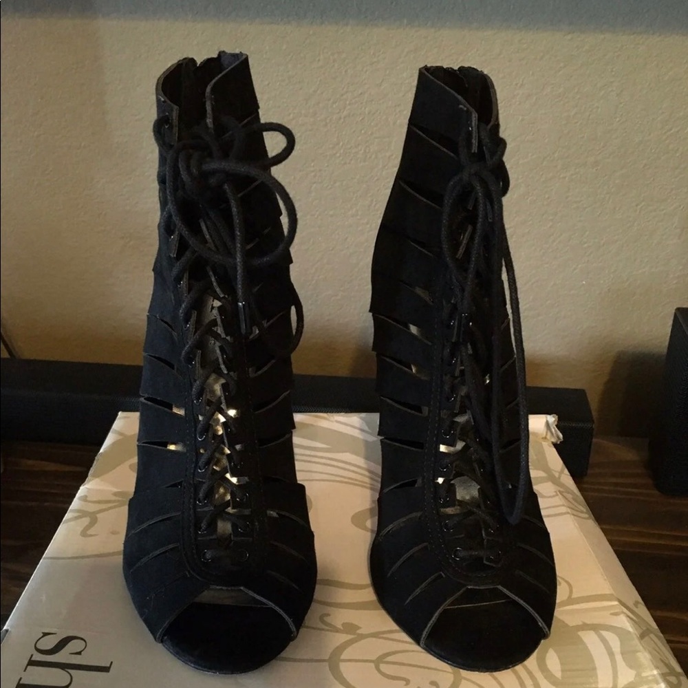 Heels - Picture 7 of 8